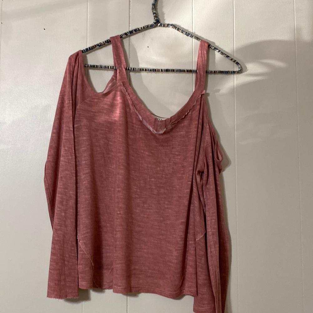 Cute shoulder cut out top